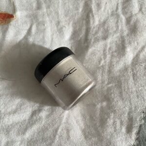 MAC Pigment in Frost